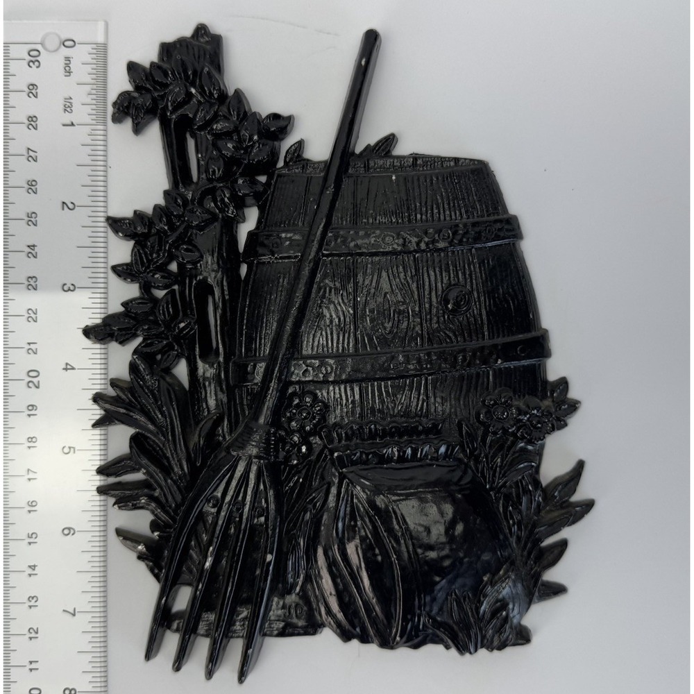 1976 Sexton Cast Iron Black Country Water‎ Barrel wall hanging vintage